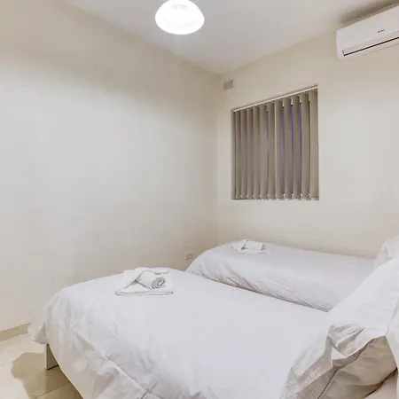 Appartement A Lovely 3br Just Off The Promenade W/balcony By 360 Estates Sliema