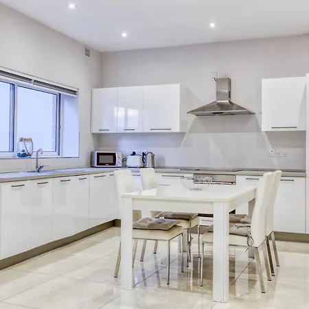A Lovely 3br Just Off The Promenade W/balcony By 360 Estates Sliema