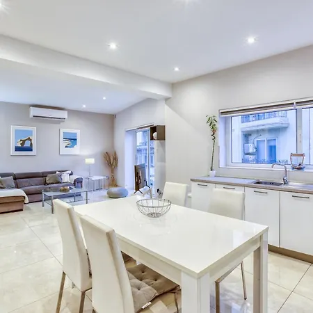 Daire A Lovely 3br Just Off The Promenade W/balcony By 360 Estates *