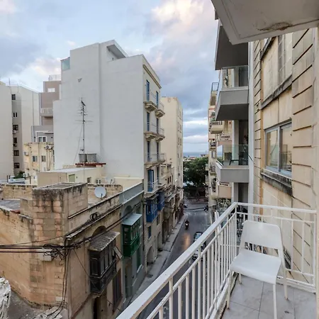 A Lovely 3br Just Off The Promenade W/balcony By 360 Estates