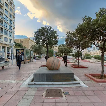 아파트 A Lovely 3br Just Off The Promenade W/balcony By 360 Estates