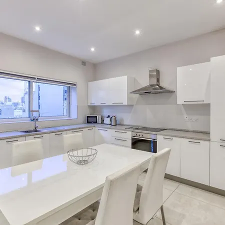 A Lovely 3br Just Off The Promenade W/balcony By 360 Estates * 슬리에마