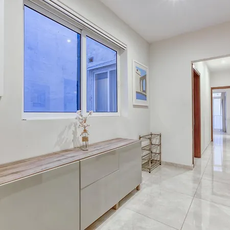 A Lovely 3br Just Off The Promenade W/balcony By 360 Estates * سليمة
