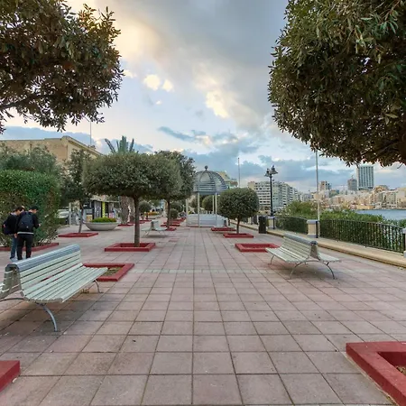 A Lovely 3br Just Off The Promenade W/balcony By 360 Estates Sliema
