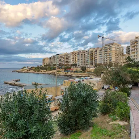 Daire A Lovely 3br Just Off The Promenade W/balcony By 360 Estates