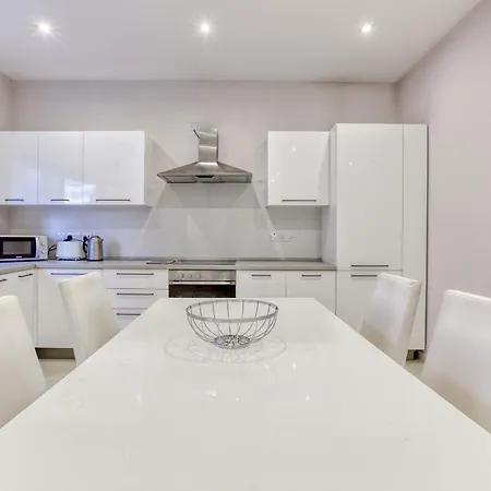A Lovely 3br Just Off The Promenade W/balcony By 360 Estates 아파트 슬리에마