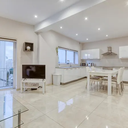 A Lovely 3br Just Off The Promenade W/balcony By 360 Estates 슬리에마