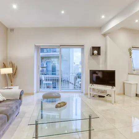 A Lovely 3br Just Off The Promenade W/balcony By 360 Estates * Sliema