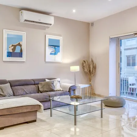 A Lovely 3br Just Off The Promenade W/balcony By 360 Estates