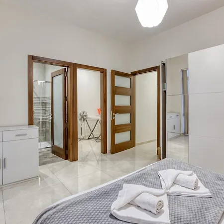 A Lovely 3br Just Off The Promenade W/balcony By 360 Estates * Sliema