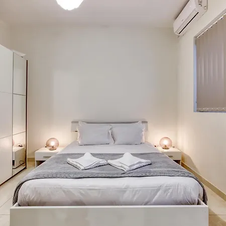 A Lovely 3br Just Off The Promenade W/balcony By 360 Estates Sliema