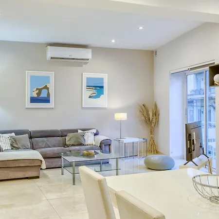 A Lovely 3br Just Off The Promenade W/balcony By 360 Estates Appartement