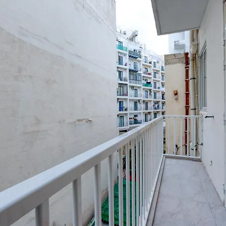 A Lovely 3br Just Off The Promenade W/balcony By 360 Estates *