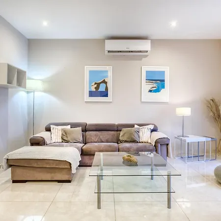 Daire A Lovely 3br Just Off The Promenade W/balcony By 360 Estates Sliema