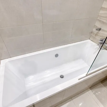 A Lovely 3br Just Off The Promenade W/balcony By 360 Estates