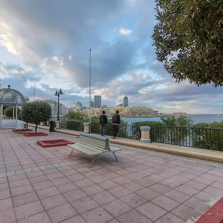 아파트 A Lovely 3br Just Off The Promenade W/balcony By 360 Estates *